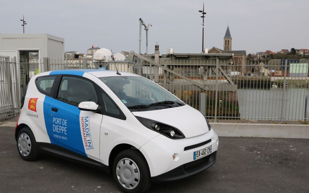 Une Bluecar made in Normandie sur le Port de Dieppe