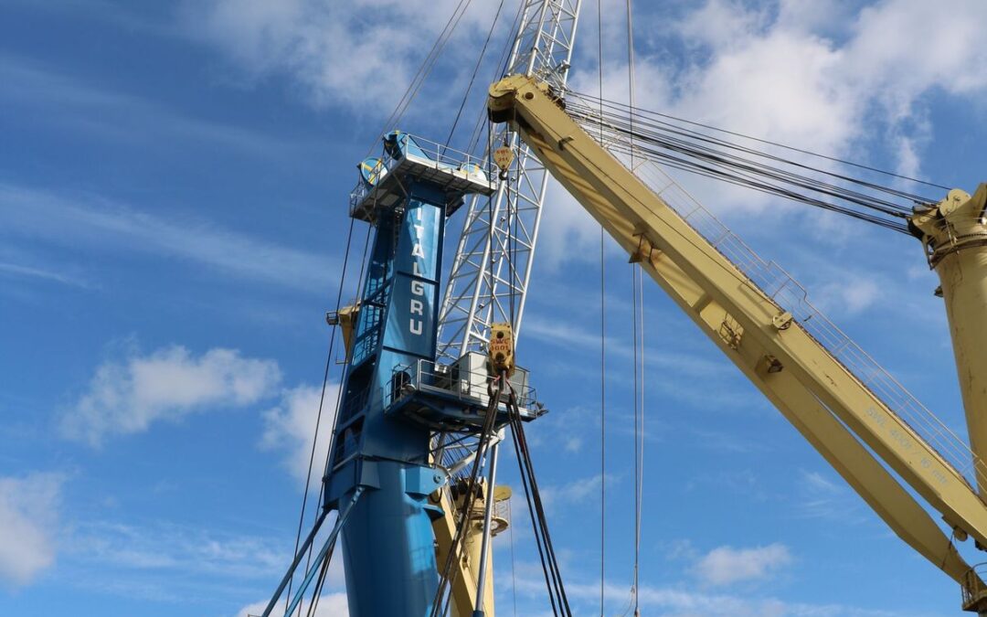 Le port de Dieppe met en service une nouvelle grue mobile pour le commerce
